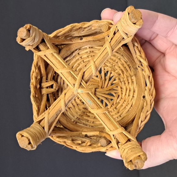 Vintage wicker heart-shaped back doll/bear  armchair - Picture 6 of 7